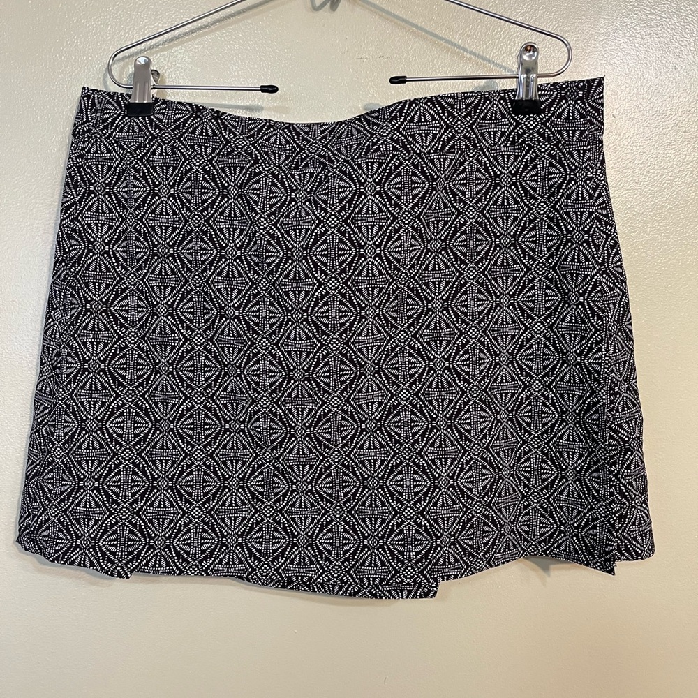 Ripskirt Hawaii Black and White Mini Skirt